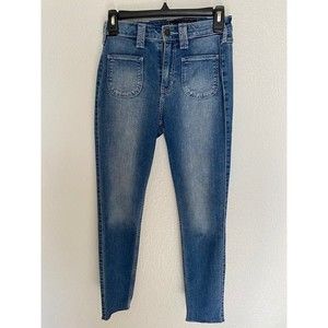 Hollister high rise Skinny crop Woman's Jeans. Unique small pockets Size 26